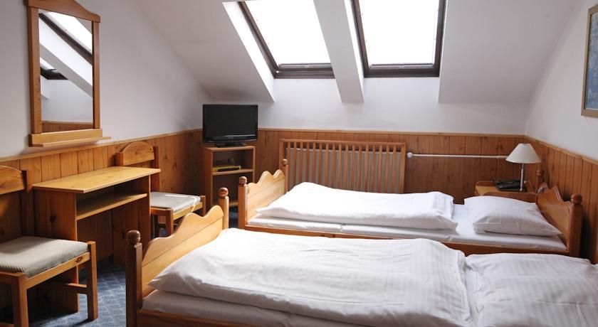 Hotel Solaster Garni Тршебич Экстерьер фото