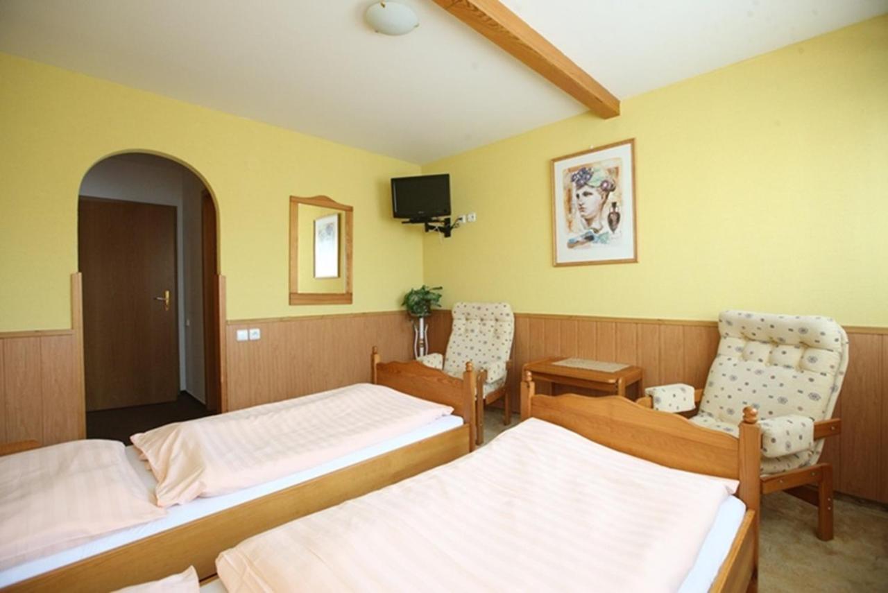 Hotel Solaster Garni Тршебич Экстерьер фото